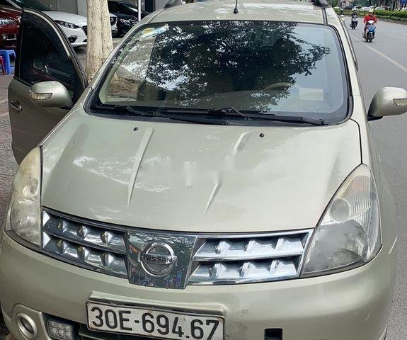 Xe Nissan Grand livina năm 2010, màu vàng cát0