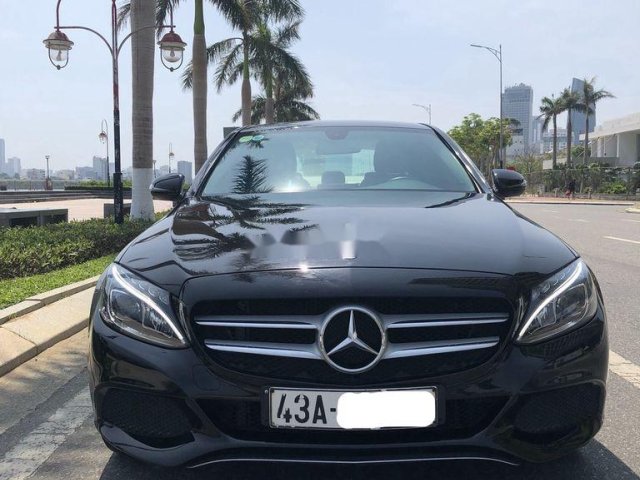 Bán xe Mercedes C200 sản xuất năm 2016, màu đen còn mới0