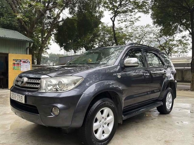 Bán xe Toyota Fortuner sản xuất năm 2009, màu xám còn mới giá cạnh tranh0