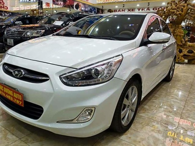 Cần bán lại xe Hyundai Accent sản xuất năm 2016, màu trắng, xe nhập còn mới, giá 440tr