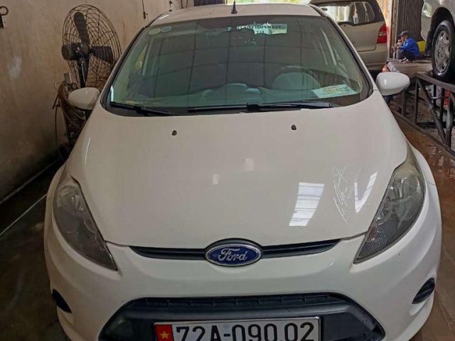 Xe Ford Fiesta sản xuất năm 2011 còn mới, giá chỉ 260 triệu