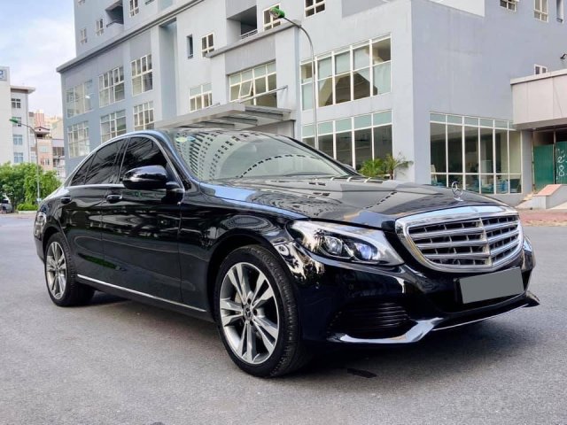 Xe chính chủ bán Mercedes C250 Exclusive màu đen nội thất kem, sx 2017, được mua mới từ đầu, xe cam kết không lỗi lầm