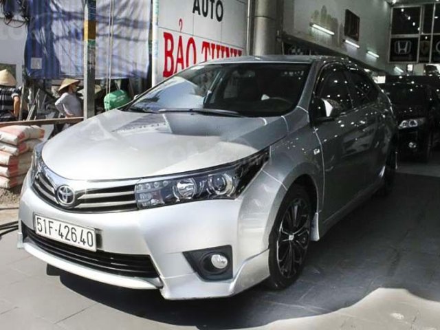 Cần bán xe Toyota Corolla Altis sản xuất năm 2016, màu bạc0