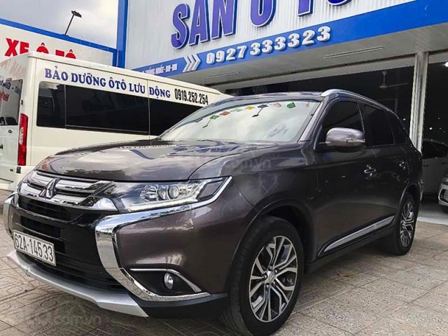 Cần bán lại xe Mitsubishi Outlander 2.0 sản xuất 2019, màu xám