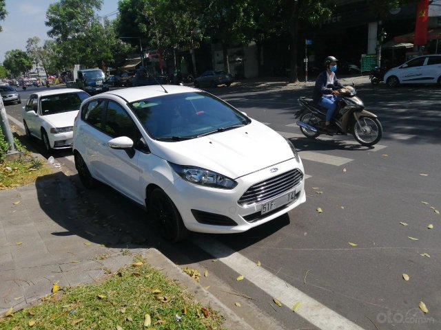 Cần bán xe Ford Fiesta năm sản xuất 2014, xe gia đình