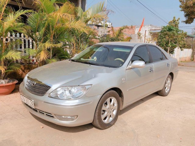 Bán Toyota Camry đời 2005, màu bạc, 330tr0