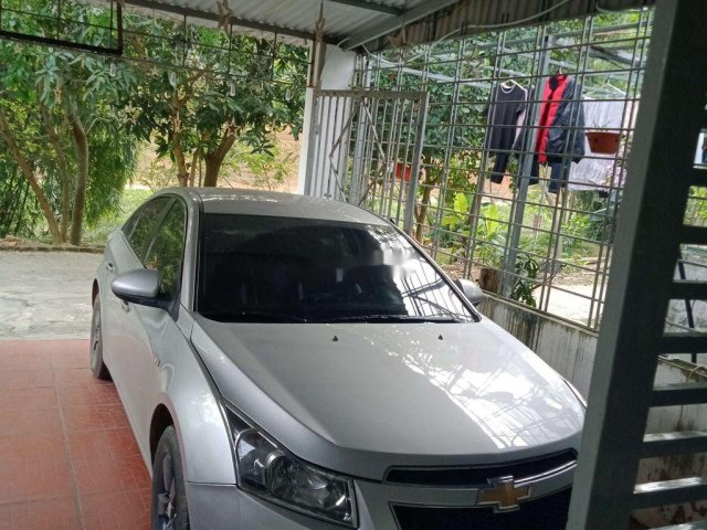 Bán xe Chevrolet Cruze 2011, màu bạc0