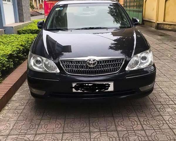 Cần bán lại xe Toyota Camry năm 2005, màu đen còn mới0