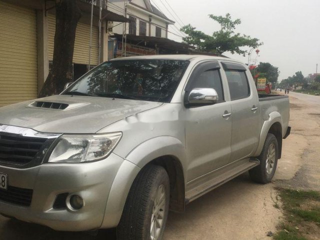 Cần bán lại xe Toyota Hilux sản xuất năm 2014, xe nhập