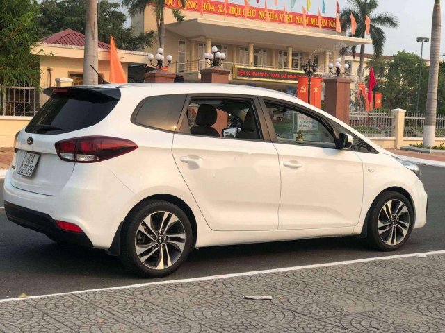 Cần bán lại xe Kia Rondo đời 2018, màu trắng còn mới0