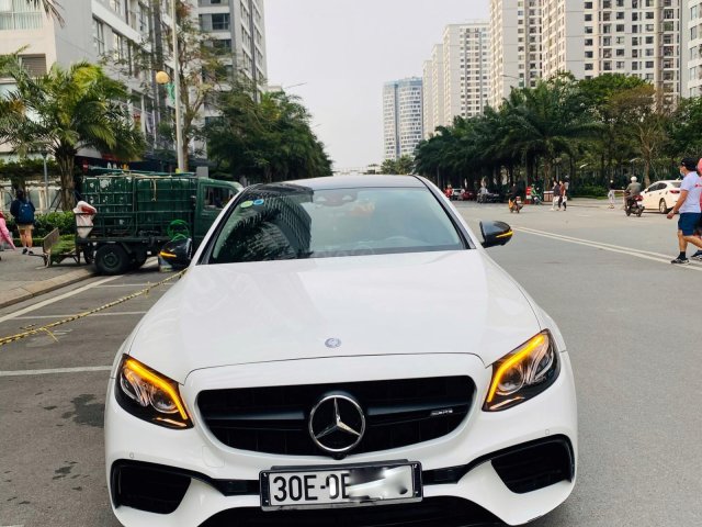 Bán xe Mercedes E300 AMG model 2017, trắng nâu siêu hót0