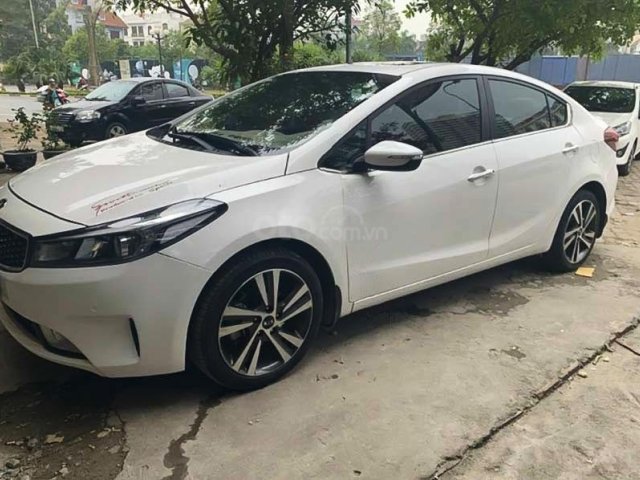 Cần bán lại xe Kia Cerato 1.6 AT đời 2017, màu trắng 