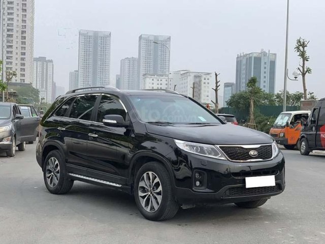 Cần bán gấp Kia Sorento sản xuất 2017, màu đen còn mới, 725 triệu