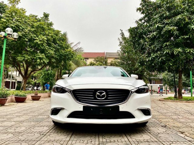 Cần bán Mazda 6 2.0 Premium năm sản xuất 2018, màu trắng 