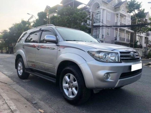 Cần bán lại xe Toyota Fortuner đời 2009, màu bạc còn mới, giá chỉ 398 triệu0