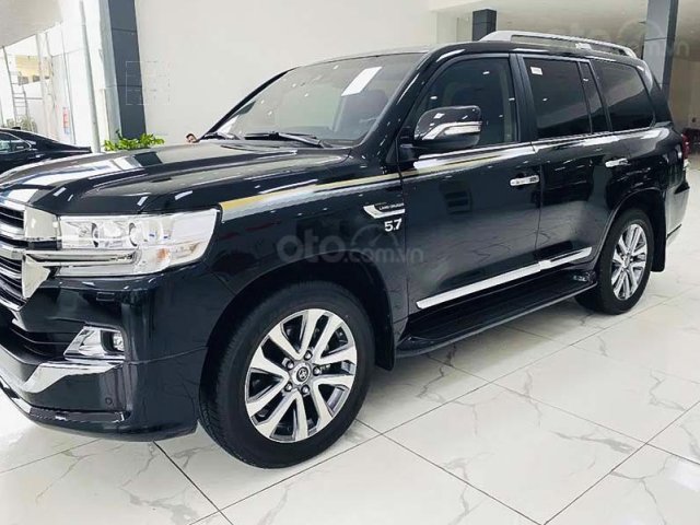 Xe Toyota Land Cruiser VXS 5.7 năm sản xuất 2020, màu đen, nhập khẩu còn mới