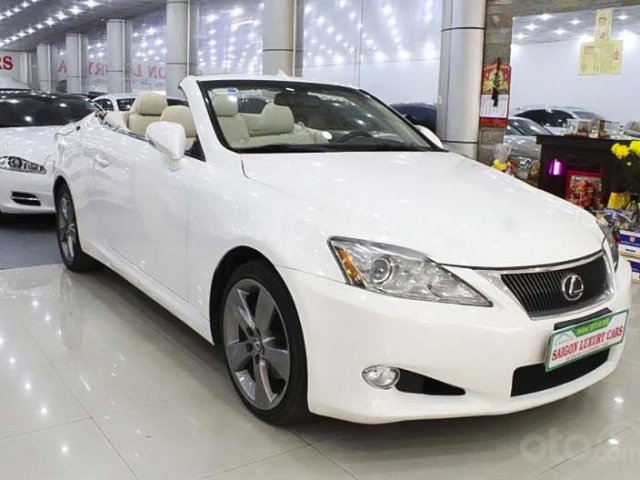 Cần bán Lexus IS 250C năm sản xuất 2010, màu trắng, nhập khẩu nguyên chiếc còn mới