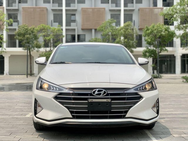 Bán xe Hyundai Elantra đời 2019, màu trắng chính chủ