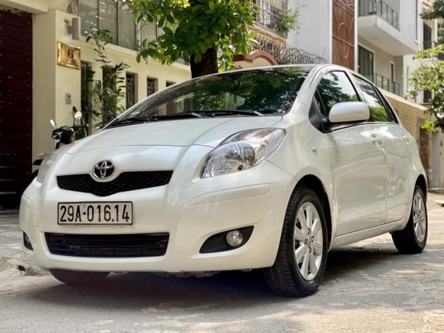 Toyota Yaris 1.3-2010 AT màu trắng ngọc trai