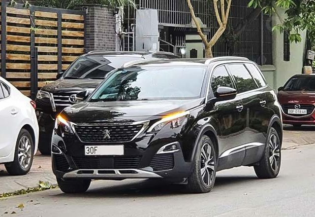 Bán ô tô Peugeot 5008 năm 2019, màu đen0