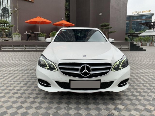 Xe chính chủ bán Mercedes-Benz E250 sản xuất 2014, màu trắng nội thất nâu cực sang trọng, biển Hà Nội dễ nhớ và khá đẹp0
