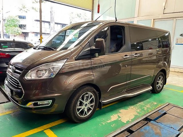 Cần bán gấp Ford Tourneo Titanium sản xuất năm 2019, màu nâu0