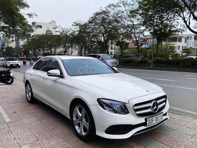 Bán ô tô Mercedes E250 đời 2017, màu trắng, xe chính chủ0