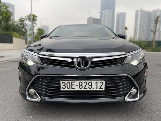 Cần bán lại xe Toyota Camry năm 2017 còn mới0