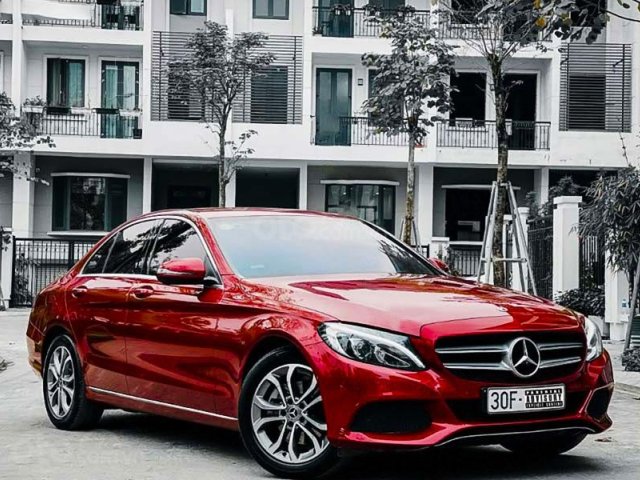 Bán Mercedes C class sản xuất 2017, màu đỏ còn mới