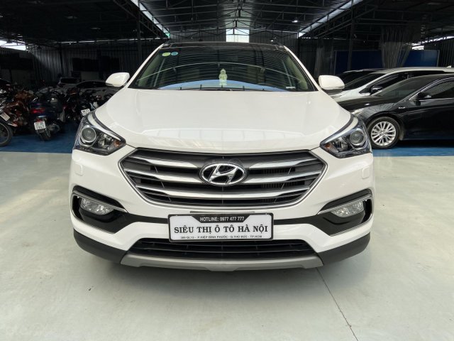 Bán xe Hyundai Santa Fe sản xuất 2018, xe màu trắng, đi 55.000km, có trả góp