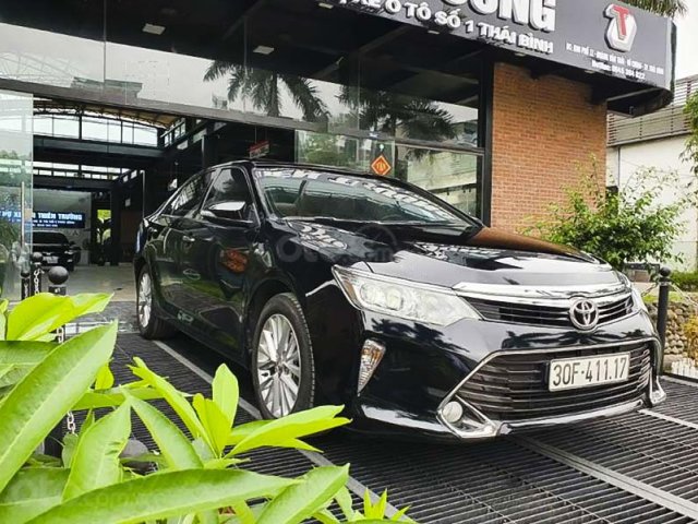 Bán ô tô Toyota Camry 2.0E năm sản xuất 2018, màu đen chính chủ