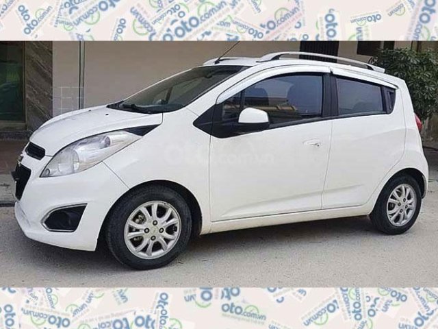 Xe Chevrolet Spark năm sản xuất 2018, màu trắng còn mới0