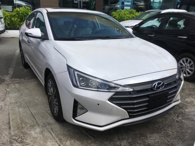 Elantra 2.0 AT 2021 giá chạm đáy