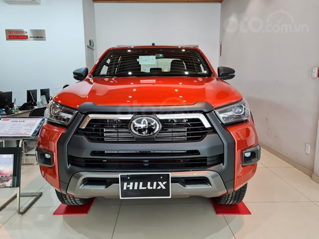 Bán Toyota Hilux 2.8G 4x4 AT Adventure năm 2021, 913 triệu, xe đủ màu giao ngay0