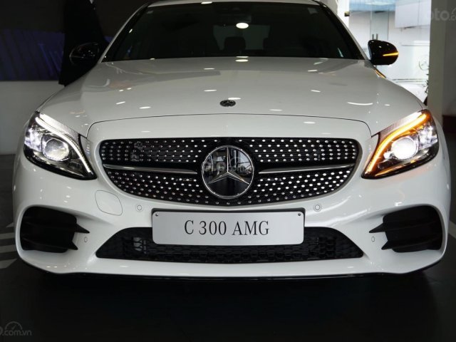 Mercedes C300 AMG 2021, giảm tiền mặt trực tiếp cùng quà tặng hấp dẫn, ưu đãi ngập tràn