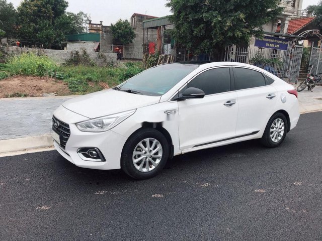 Cần bán lại xe Hyundai Accent sản xuất 2018, màu trắng 0