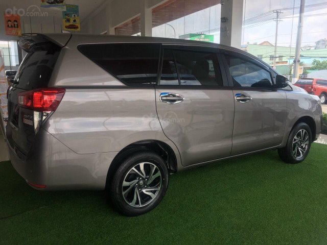 Bán Toyota Innova 2.0E 2021 tặng phụ kiện, tay nắm trải sàn dán phim sẵn