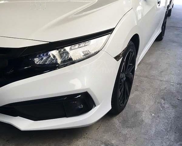 Cần bán xe Honda Civic RS sản xuất 2019, màu trắng, xe nhập 