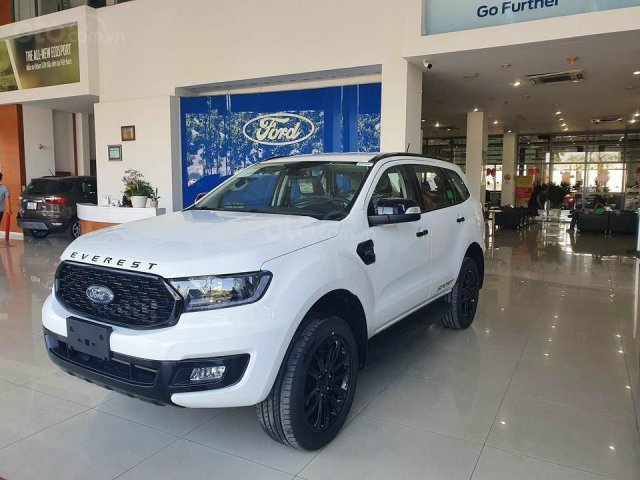 Ford Everest 4WD khuyến mãi TM, tặng BHVC, đủ màu giao ngay0