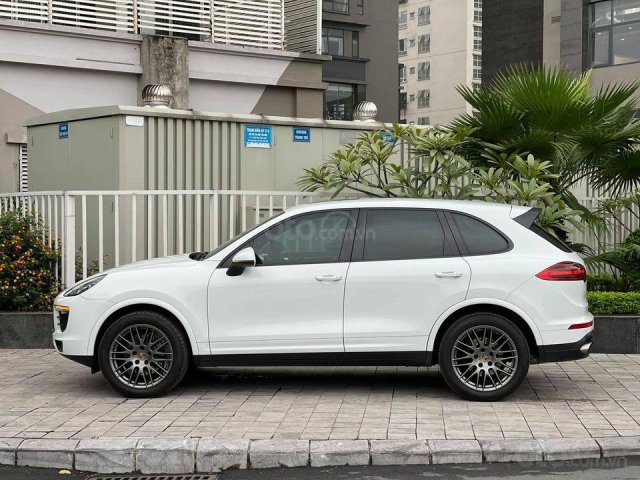 Cần bán lại xe Porsche Cayenne năm sản xuất 2017, màu trắng