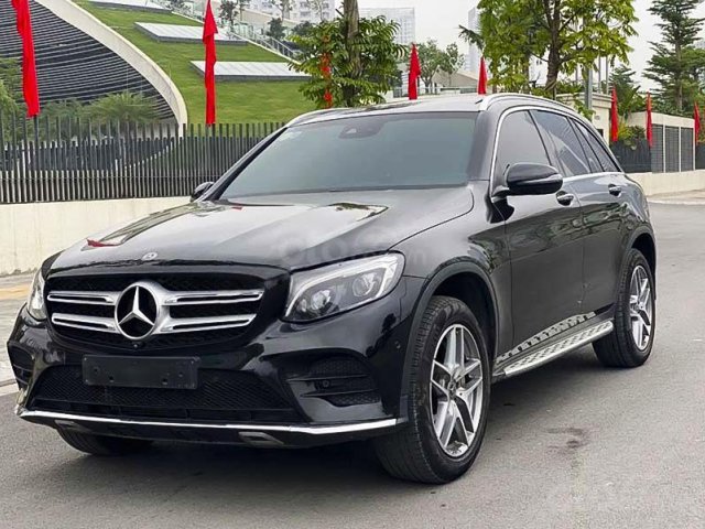 Xe Mercedes GLC 300 sản xuất 2018, màu đen