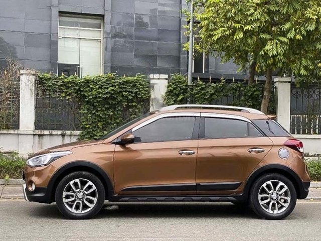 Cần bán xe Hyundai i20 Active sản xuất năm 2016, màu nâu