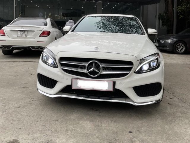 C300 AMG trắng nội thất đỏ sản xuất 2016, model 2017 biển tỉnh