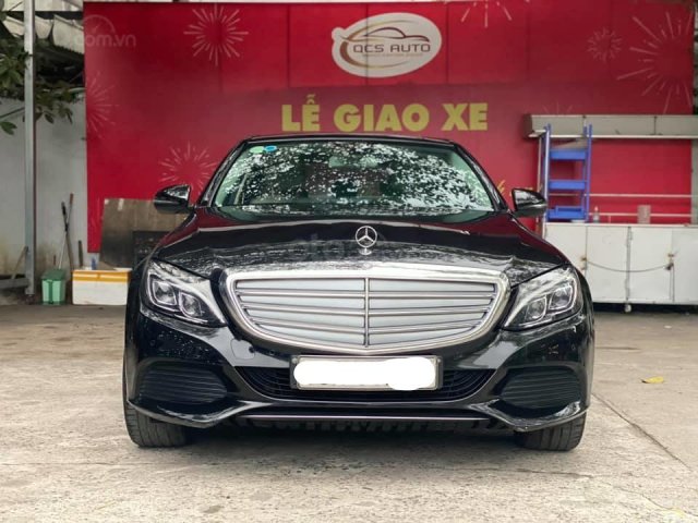 Cần bán gấp Mercedes C250 Exclusiver, sản xuất 2015 đen nội thất kem0