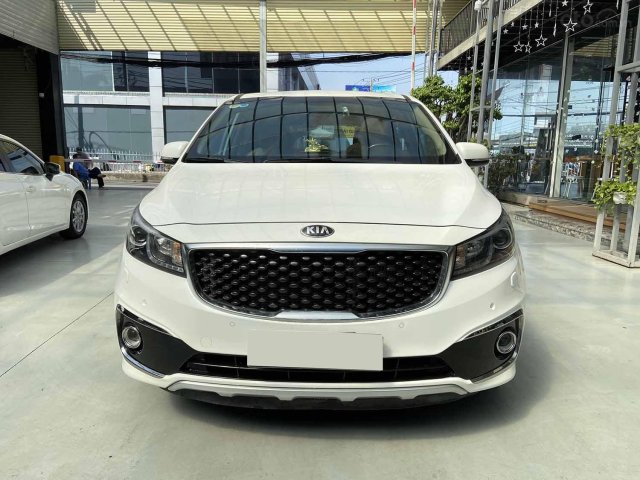 Bán Kia Sedona 2.2 DATH 2018, máy dầu bản full màu trắng xe cực đẹp bao test