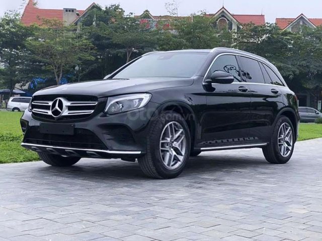 Bán Mercedes GLC300 năm sản xuất 2018, màu đen còn mới0