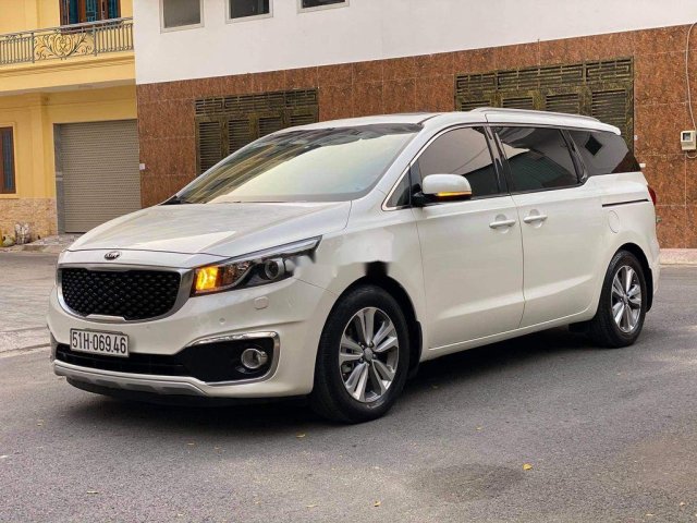 Bán xe Kia Sedona sản xuất 2015 còn mới, giá tốt0