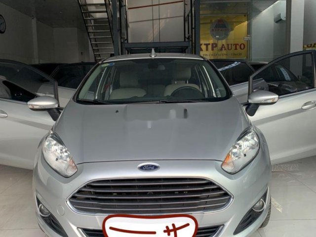 Cần bán gấp Ford Fiesta sản xuất 2016 còn mới