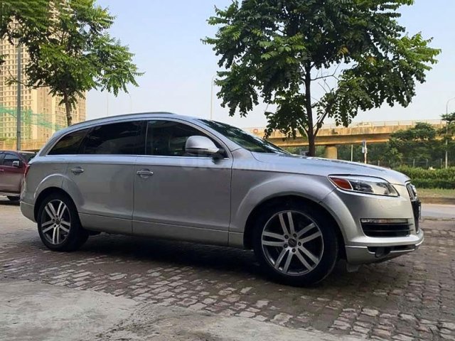 Cần bán xe Audi Q7 năm sản xuất 2007, màu bạc, nhập khẩu còn mới, 550 triệu