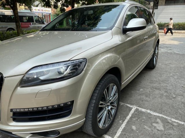 Cần bán xe Audi Q7 sản xuất 2012, màu vàng số tự động0